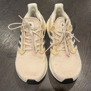 Women’s Ultraboost - Light pink size 8